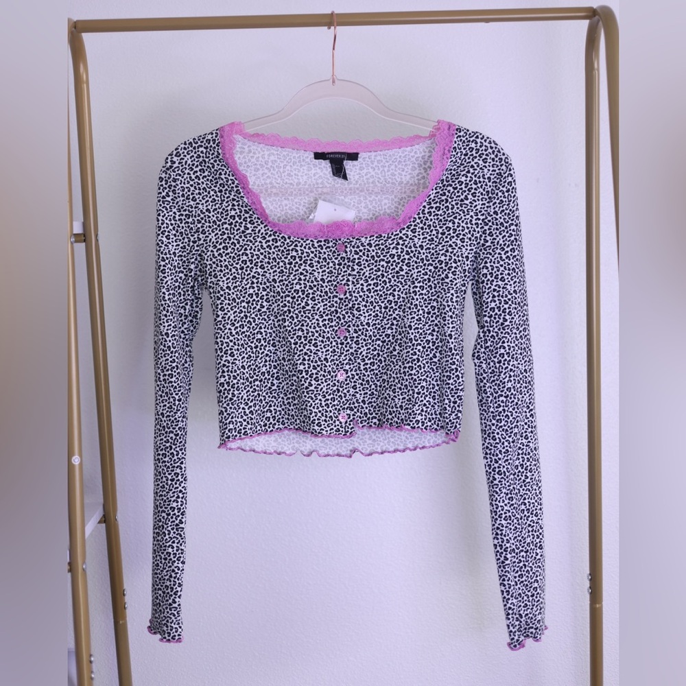 Forever 21 Black and White Crop Blouse with Buttoned Style